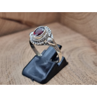 Echt zilveren ring met Granaat 